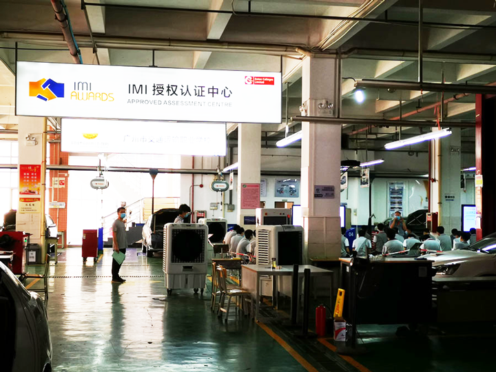 移動(dòng)節(jié)能環(huán)保空調(diào)冷風(fēng)機(jī)應(yīng)用學(xué)校實(shí)訓(xùn)室